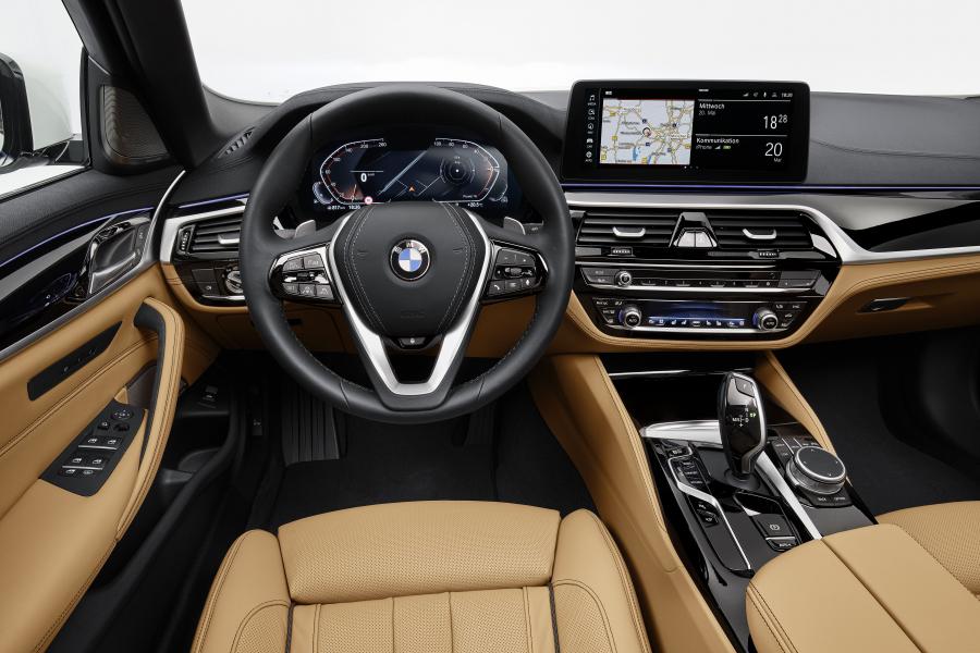 Торпедо BMW 540i Luxury Line (G30) 2020 года  (WW) (фото 29 из 29)